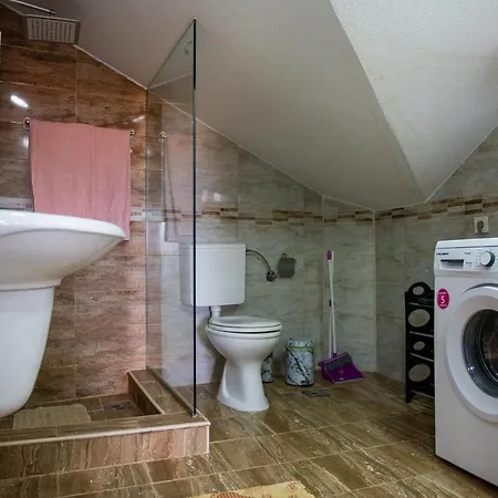 Gurman Apartment *